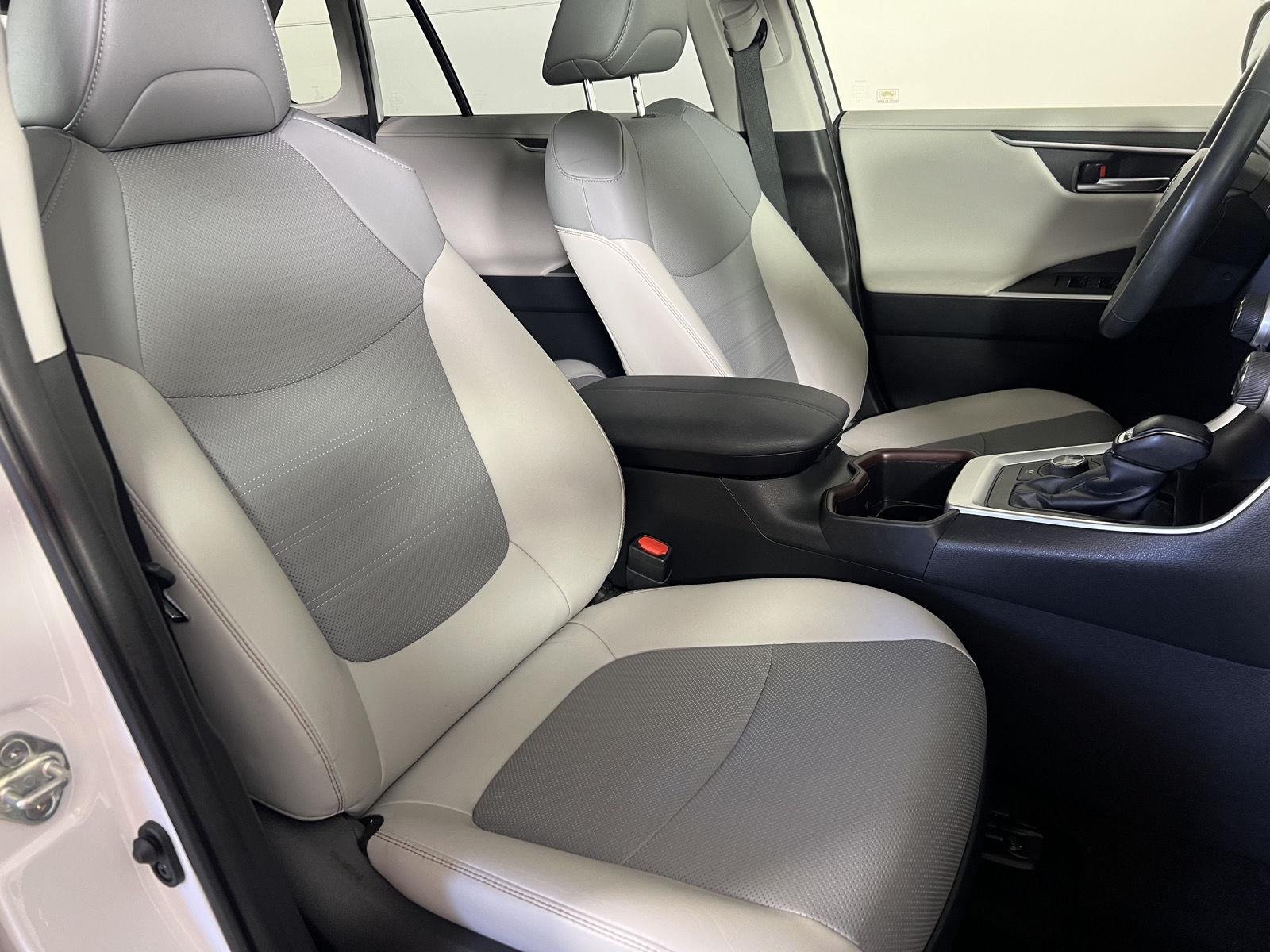 Used 2024 Wind Chill Pearl Toyota Limited image 27