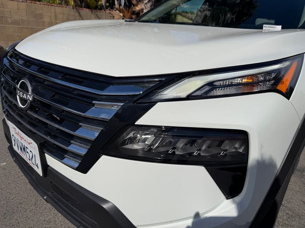 Used 2025 White Nissan S image 5