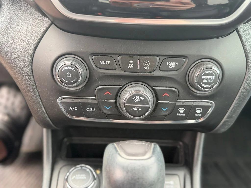 Used 2019 Gray Jeep Limited image 30