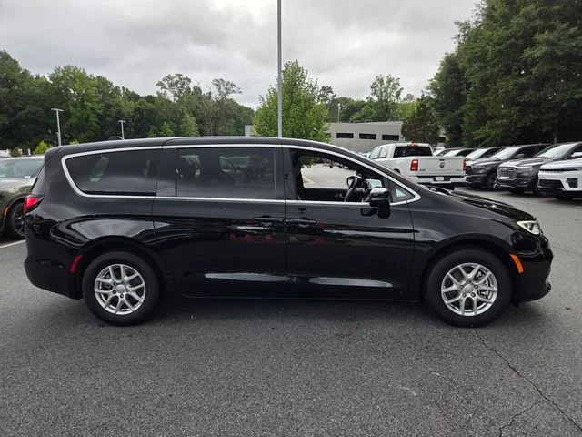 Used 2025 Black Chrysler Select image 9