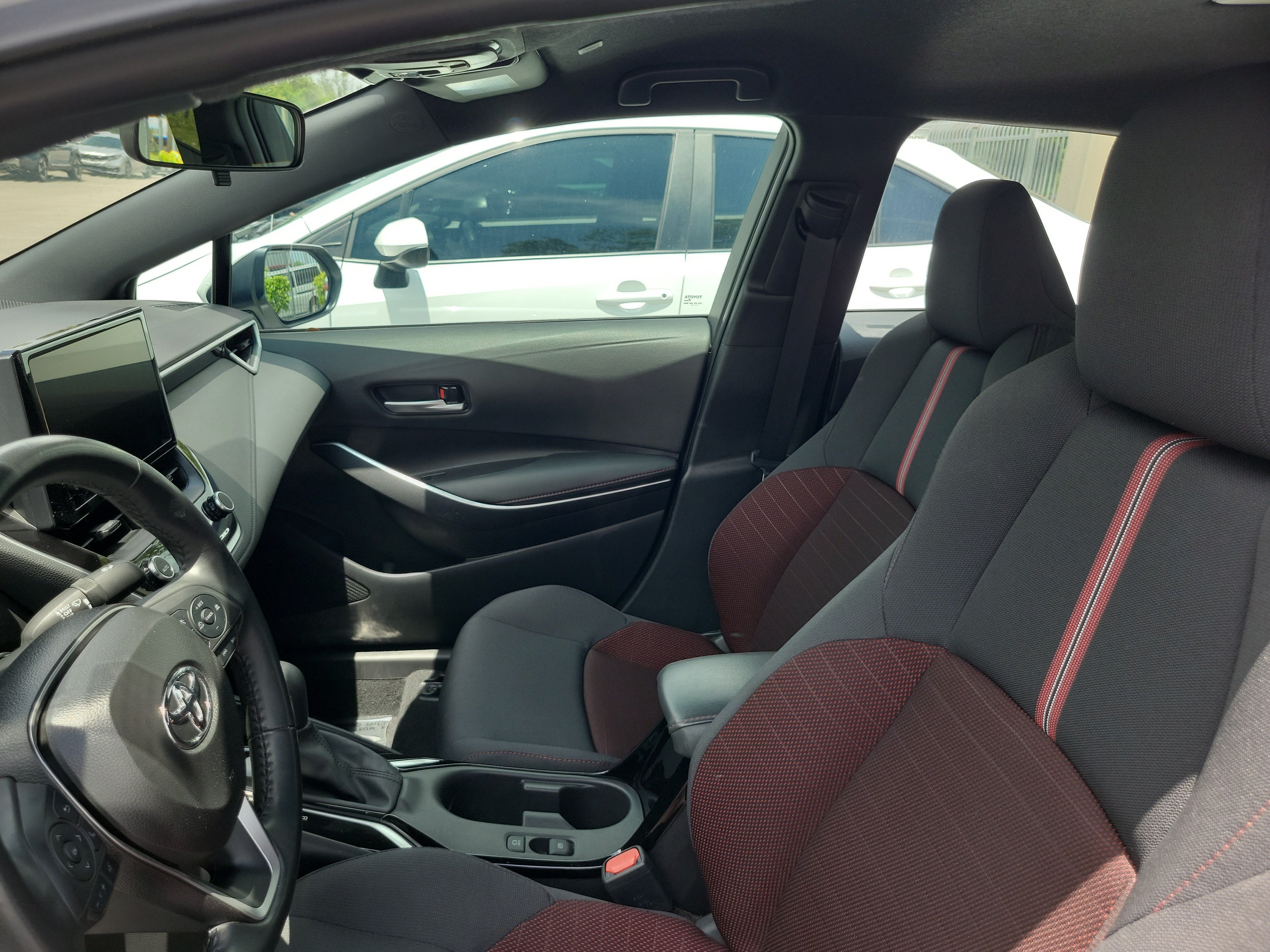 Used 2025 Pearl Toyota SE image 29