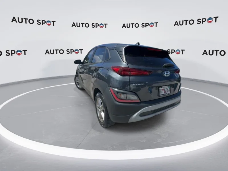 Used 2022 Gray Hyundai SE image 7