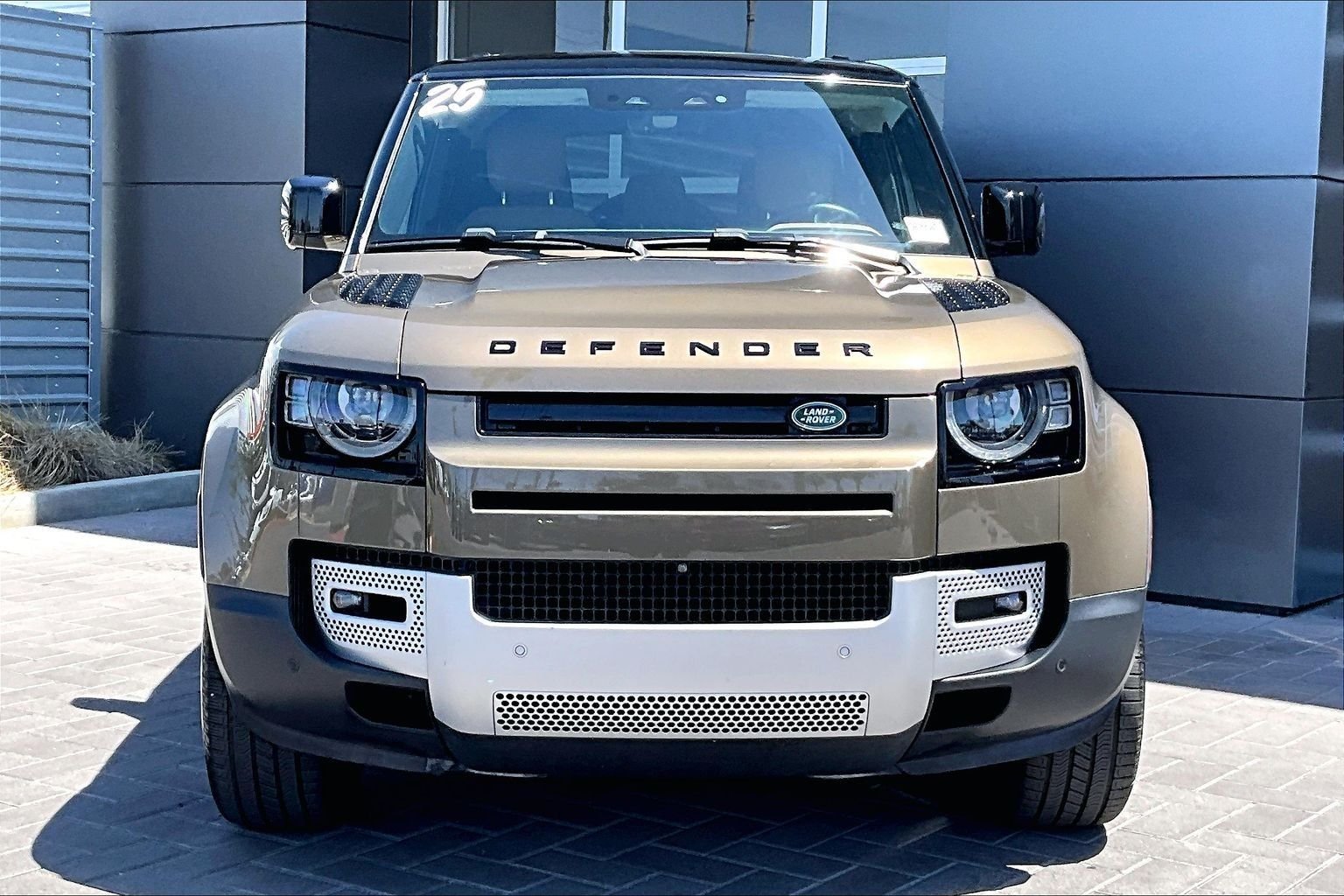 Used 2025  Land Rover S image 2