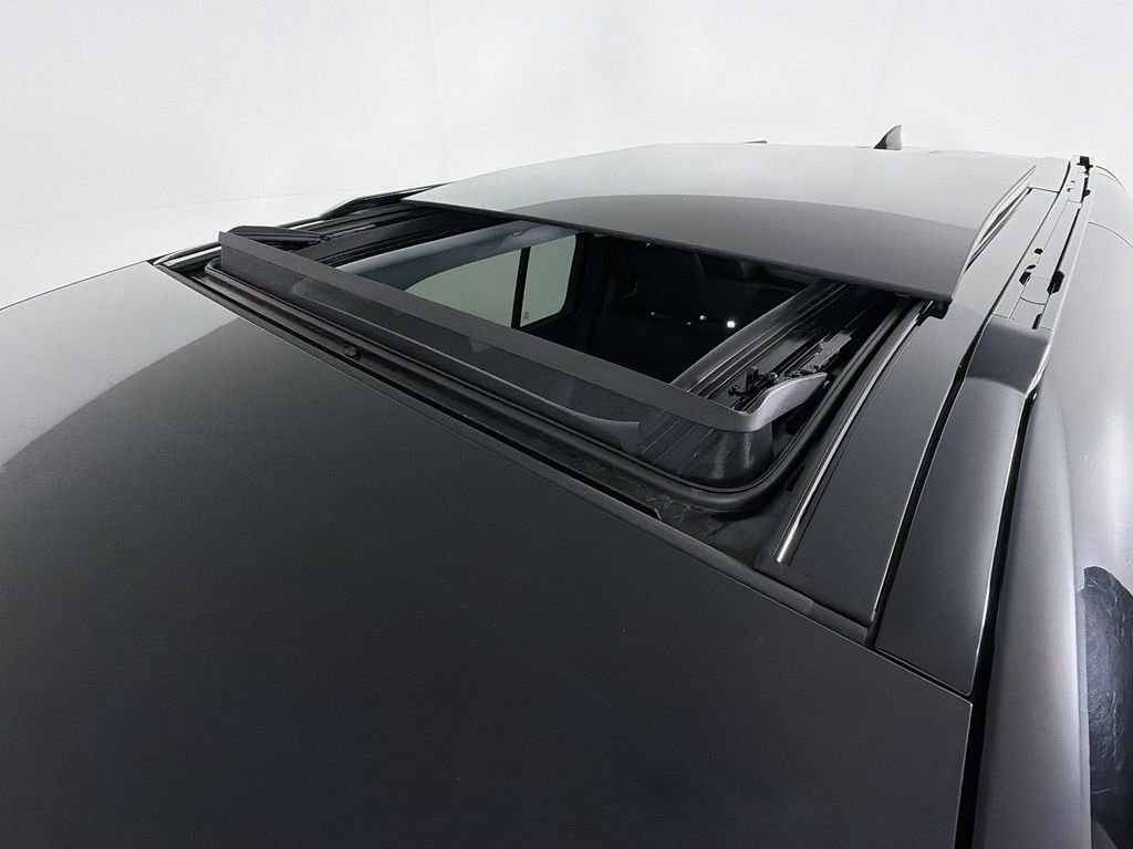 Used 2025 Black Land Rover S image 23