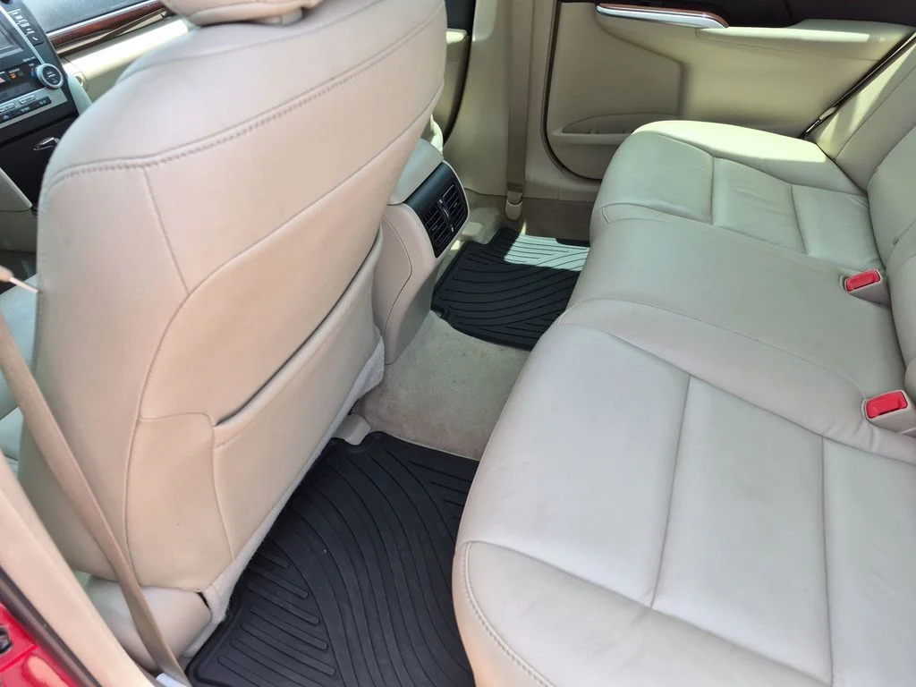Used 2014 Red Toyota XLE image 16