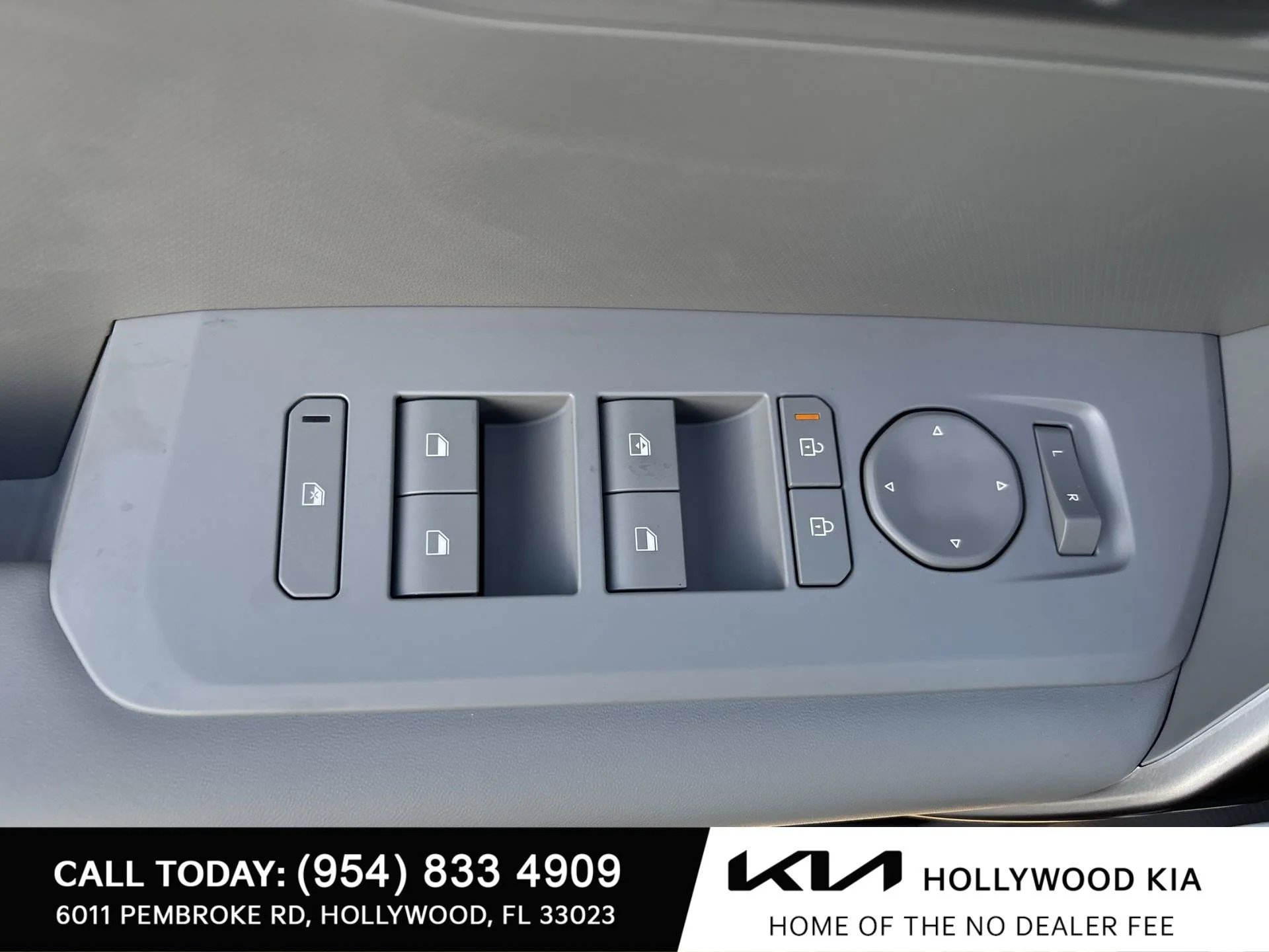 New 2027 Pale Gray Kia S image 17