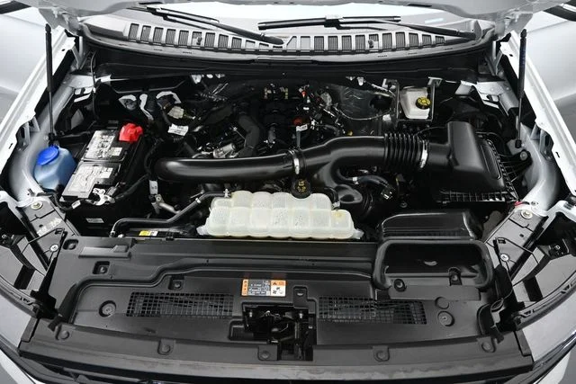 Certified Used 2025 Oxford White Ford Platinum image 31