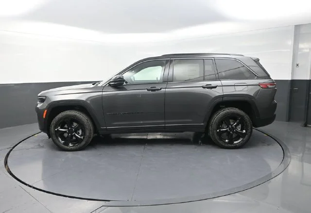 New 2026 Baltic Gray Metallic Clear-Coat Exterior Paint Jeep Limited image 5