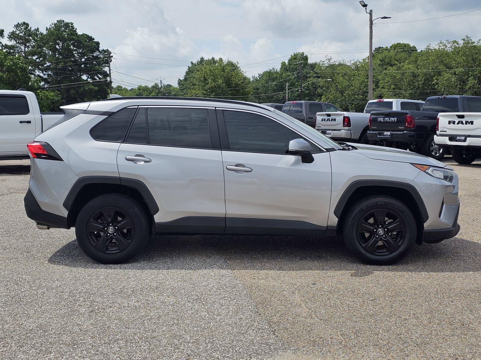 Used 2021 Silver Toyota XLE image 7