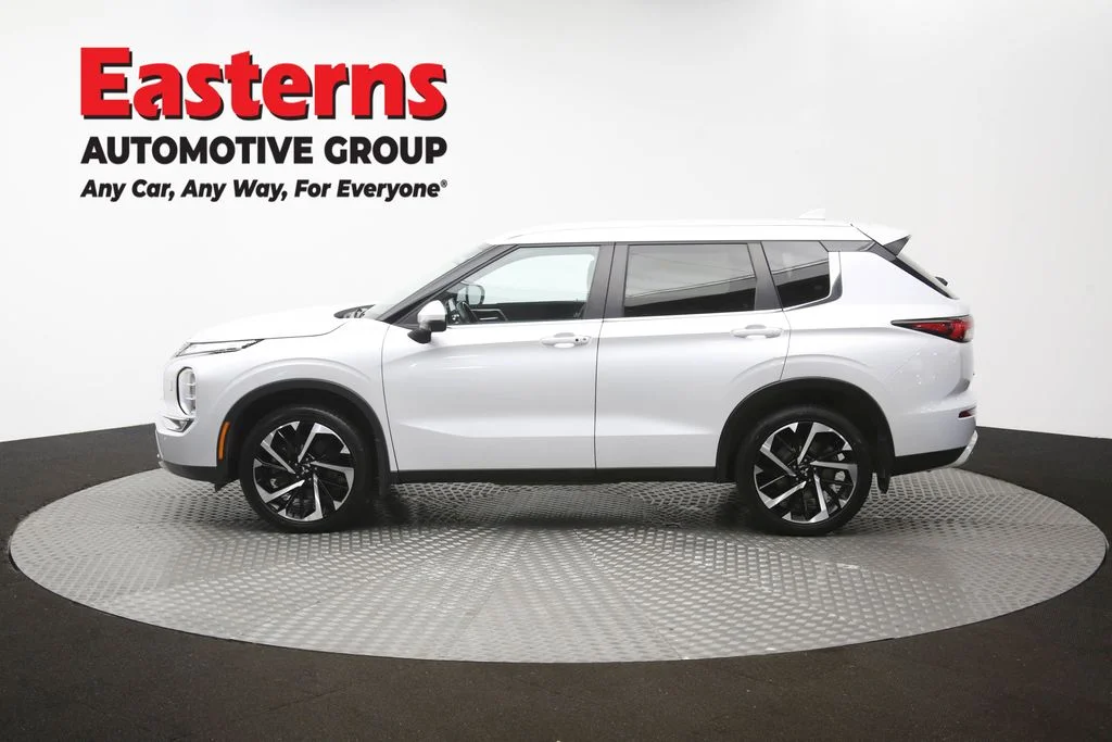 Used 2024 White Mitsubishi SE image 59
