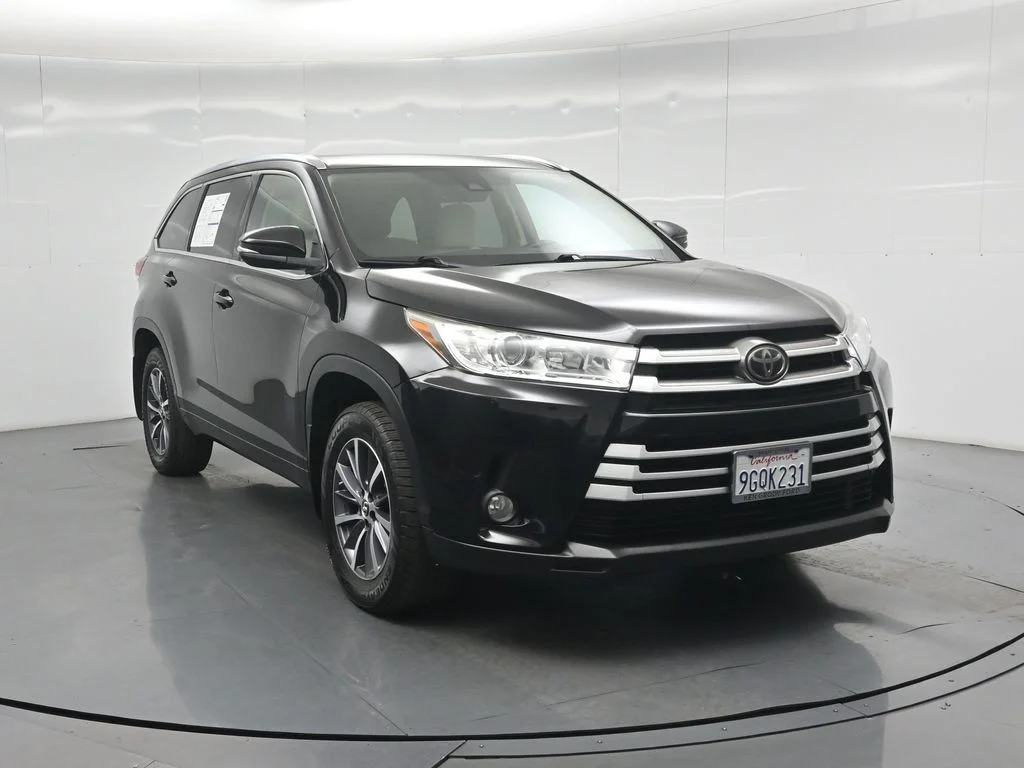 Used 2018 Black Toyota XLE image 26