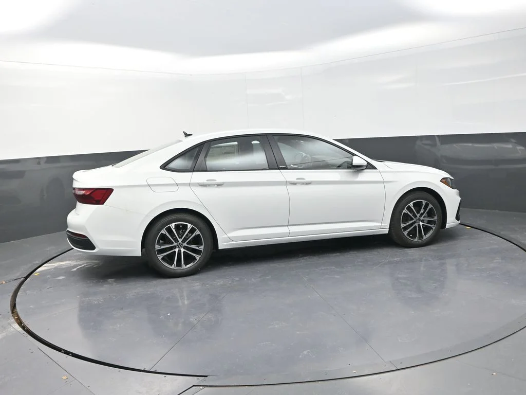 New 2026  Volkswagen 1.5T Sport image 11