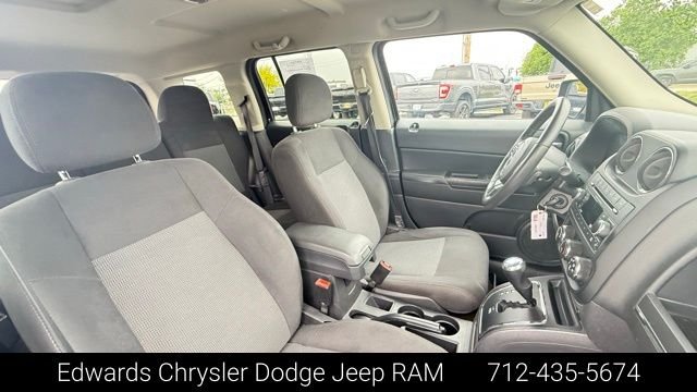 Used 2017 Black Jeep Latitude image 33