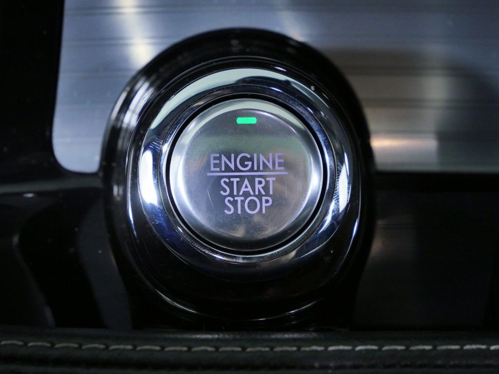 Used 2020 Silver Lincoln Standard image 45