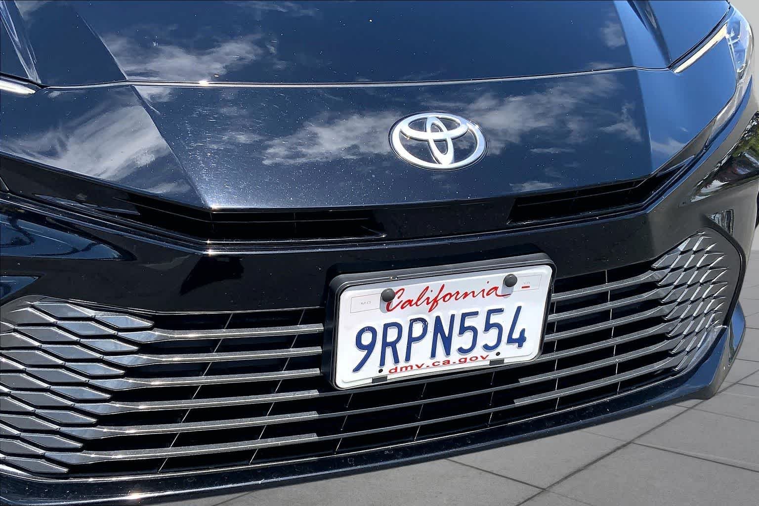 Used 2025 Midnight Black Metallic Toyota XLE image 29