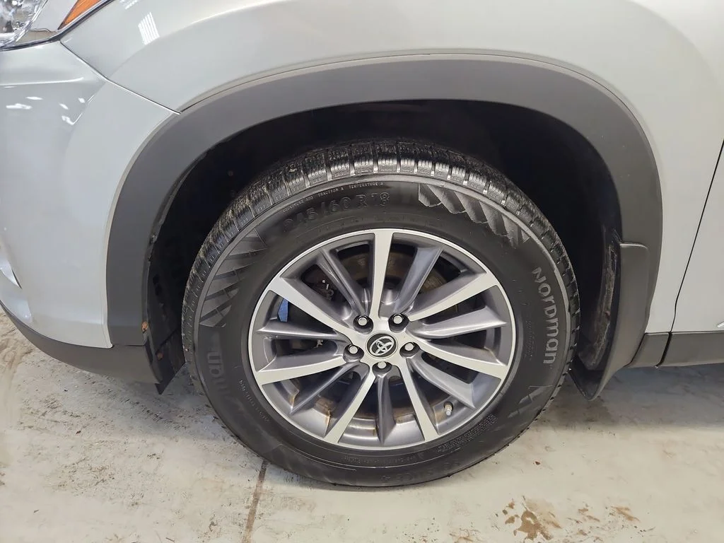 Certified Used 2019 Silver Toyota XLE image 10