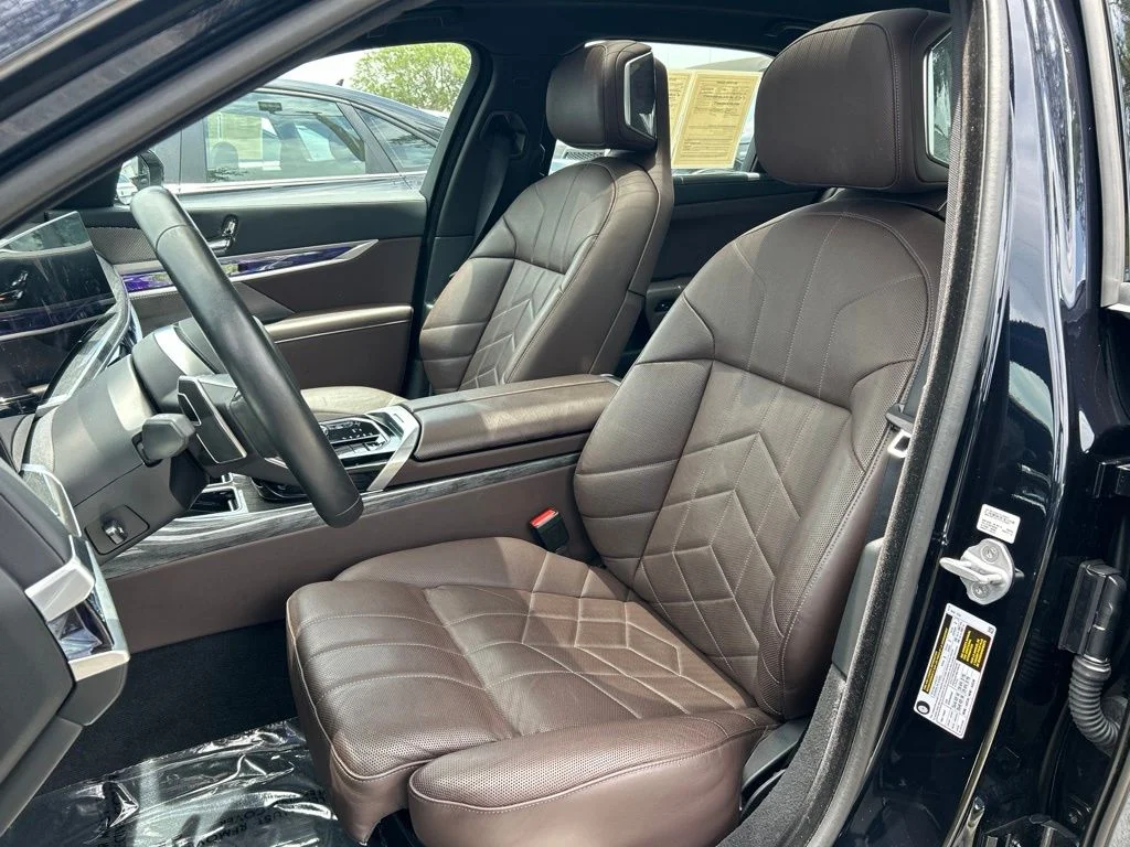 Used 2025 Carbon Black Metallic BMW 740i image 19