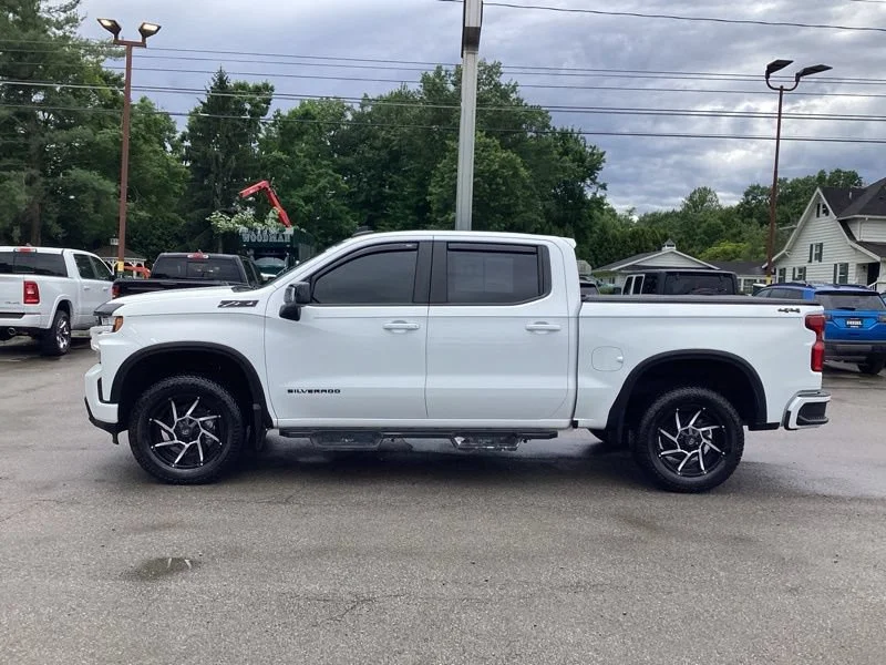 Used 2022 Summit White Chevrolet RST image 4