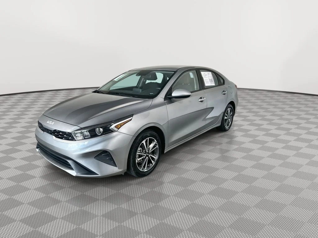 Used 2024 Gray Kia LXS image 4