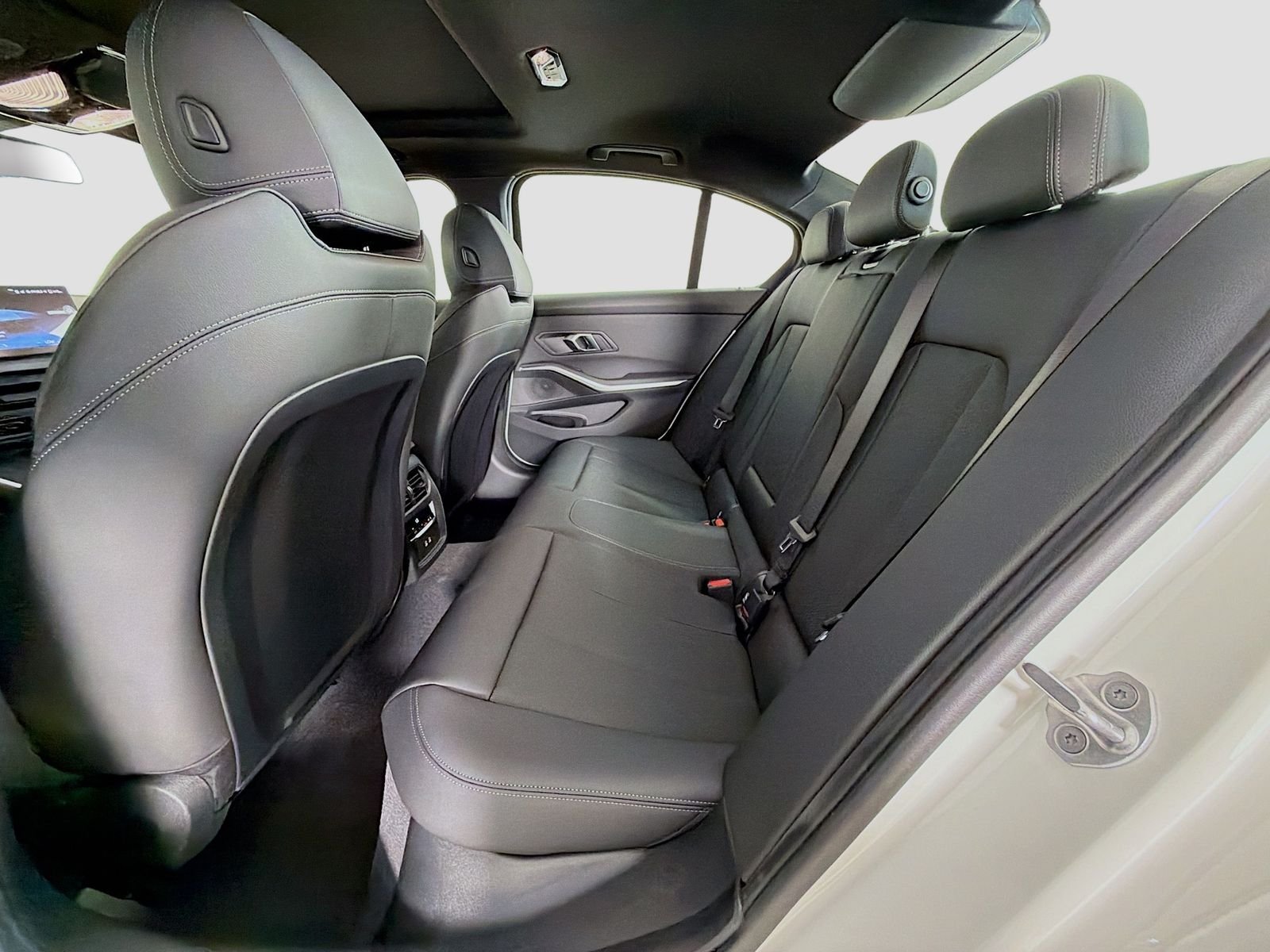 New 2026 Alpine White BMW 330i image 25