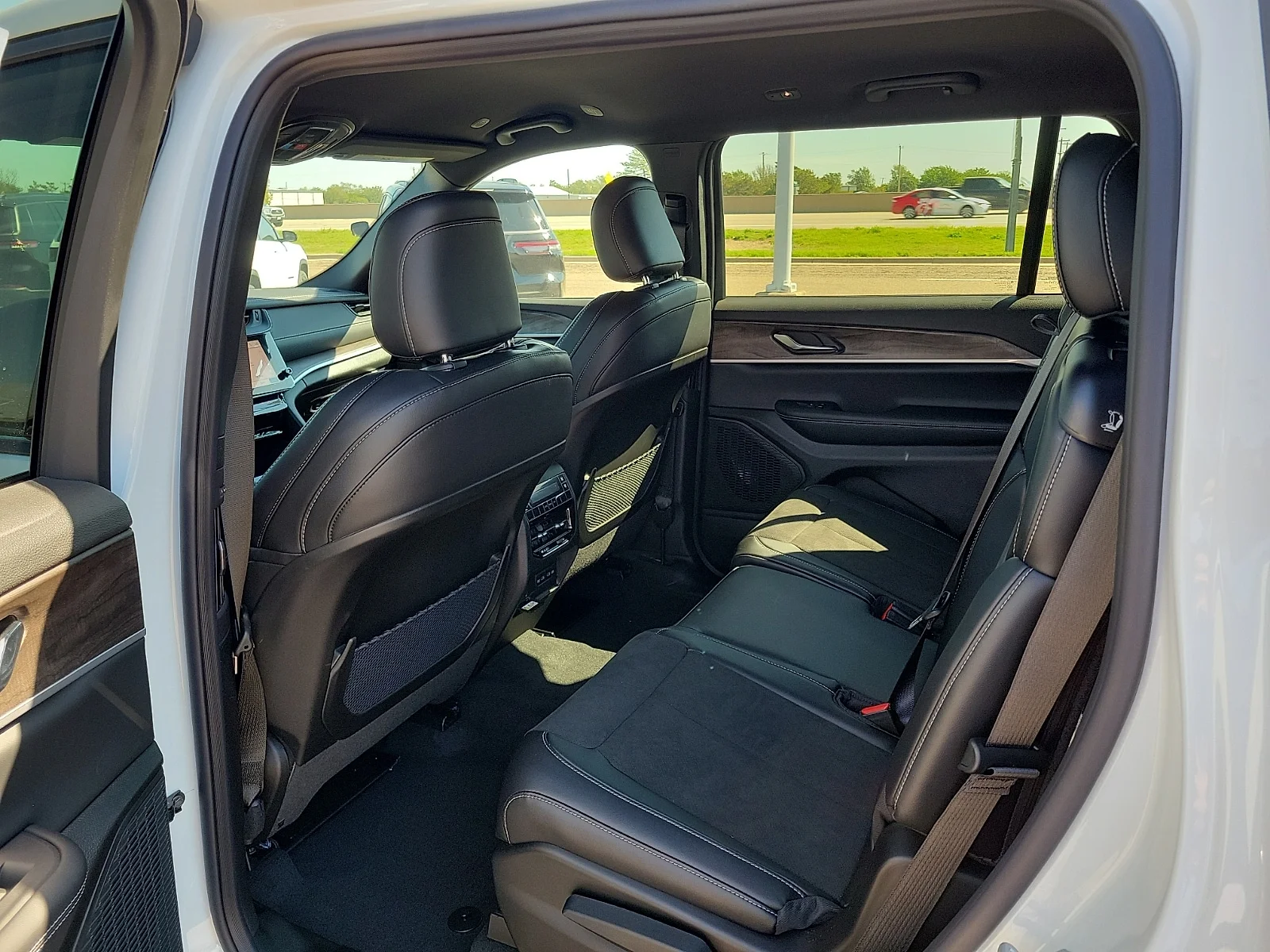 New 2027 Bright White Jeep L LAREDO ALTITUDE 4X2 image 9