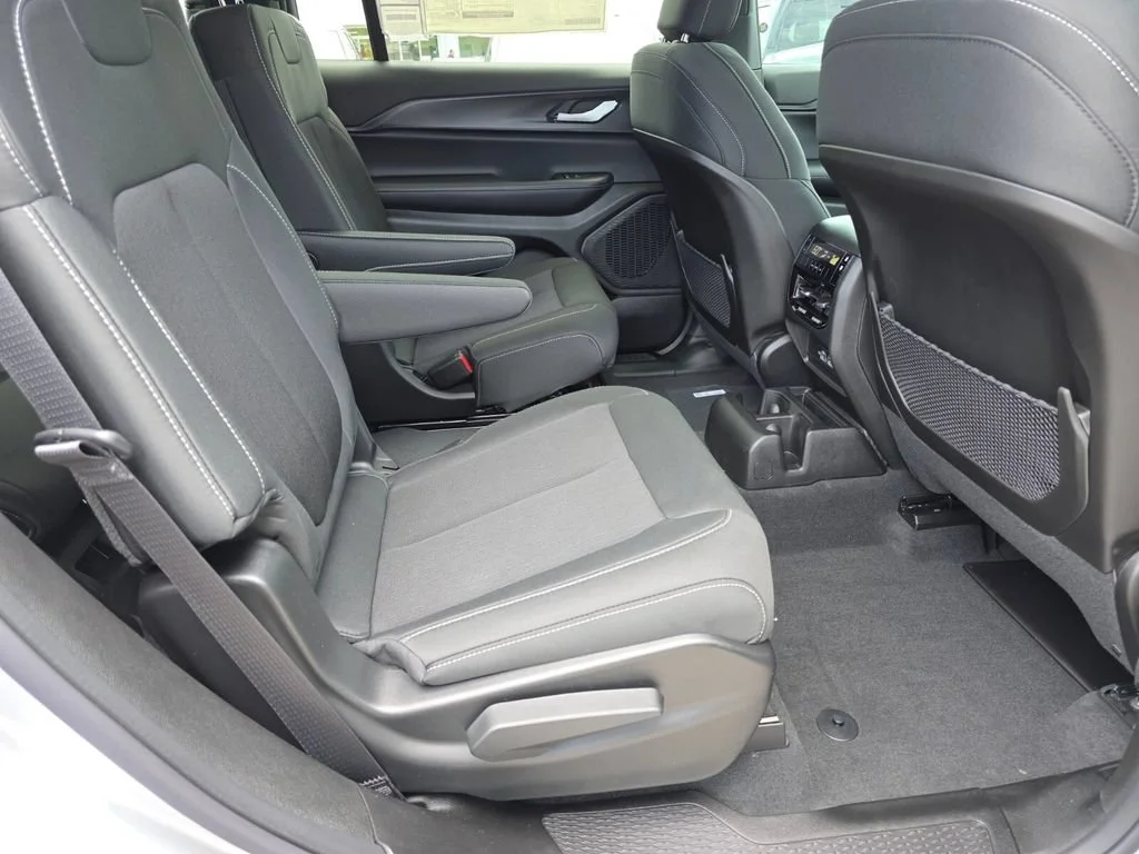 New 2026 Silver Zynith Exterior Paint Jeep Laredo image 18