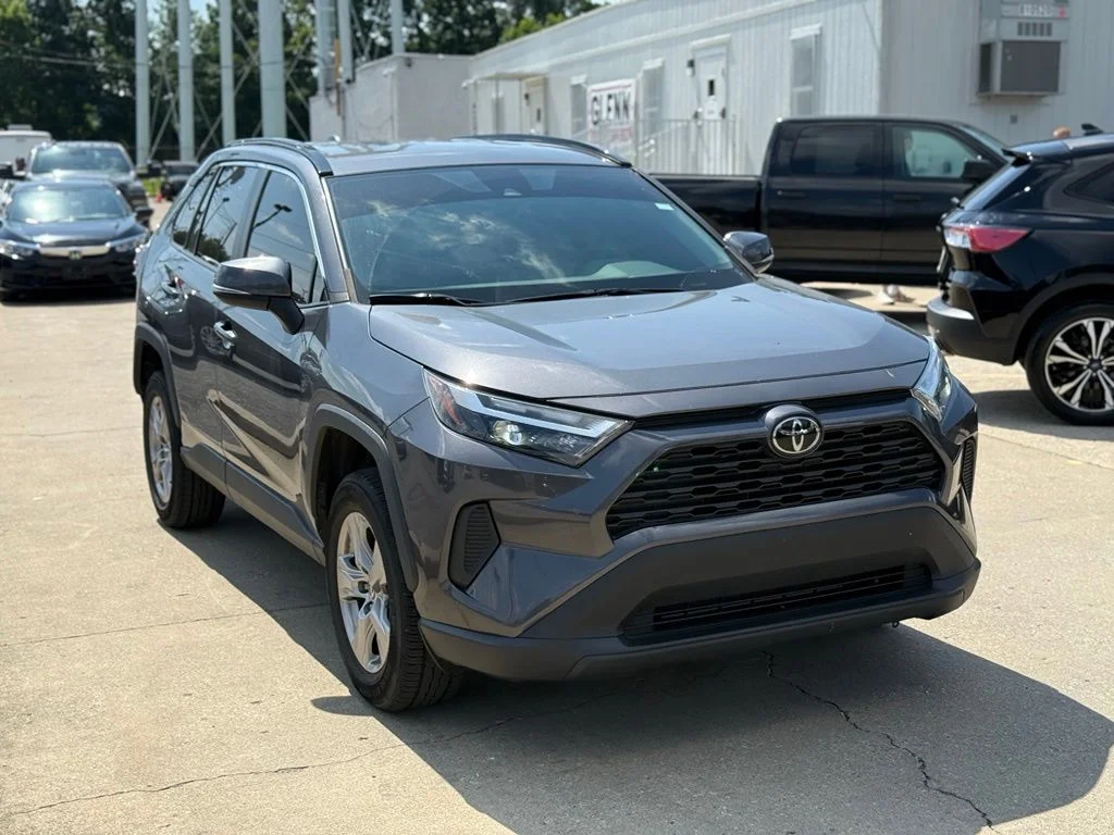 Used 2022 Gray Toyota XLE image 4