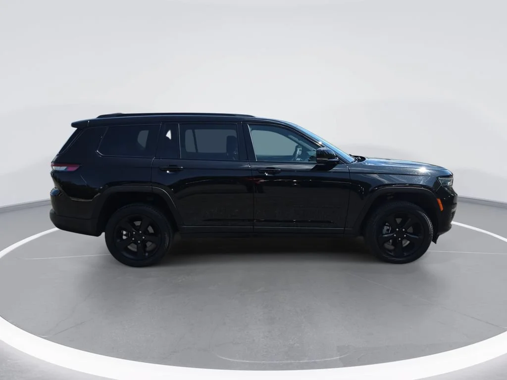 Used 2024 Black Jeep Limited 4x4 image 2