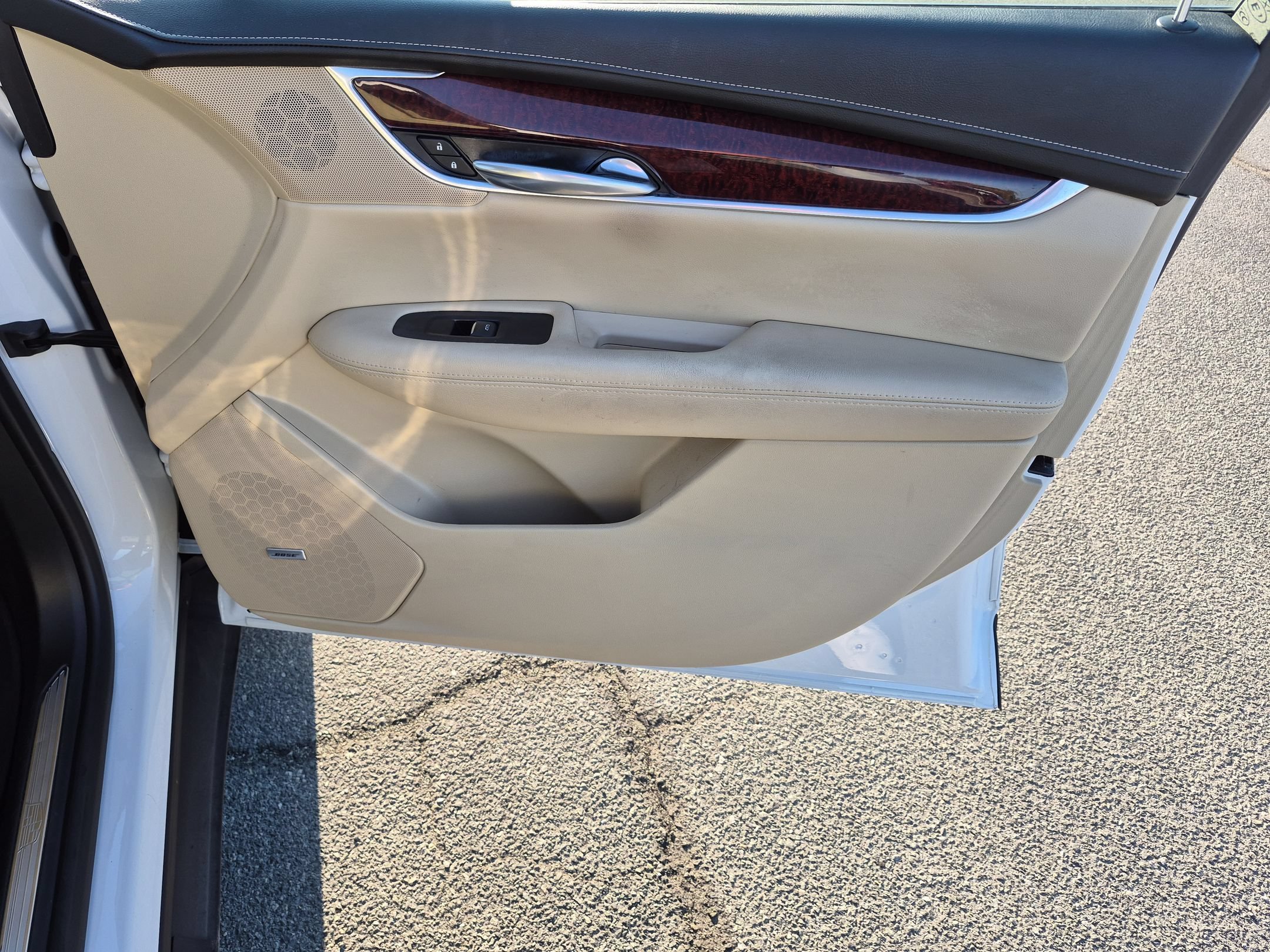 Used 2019 Crystal White Tricoat Cadillac Premium Luxury FWD image 35