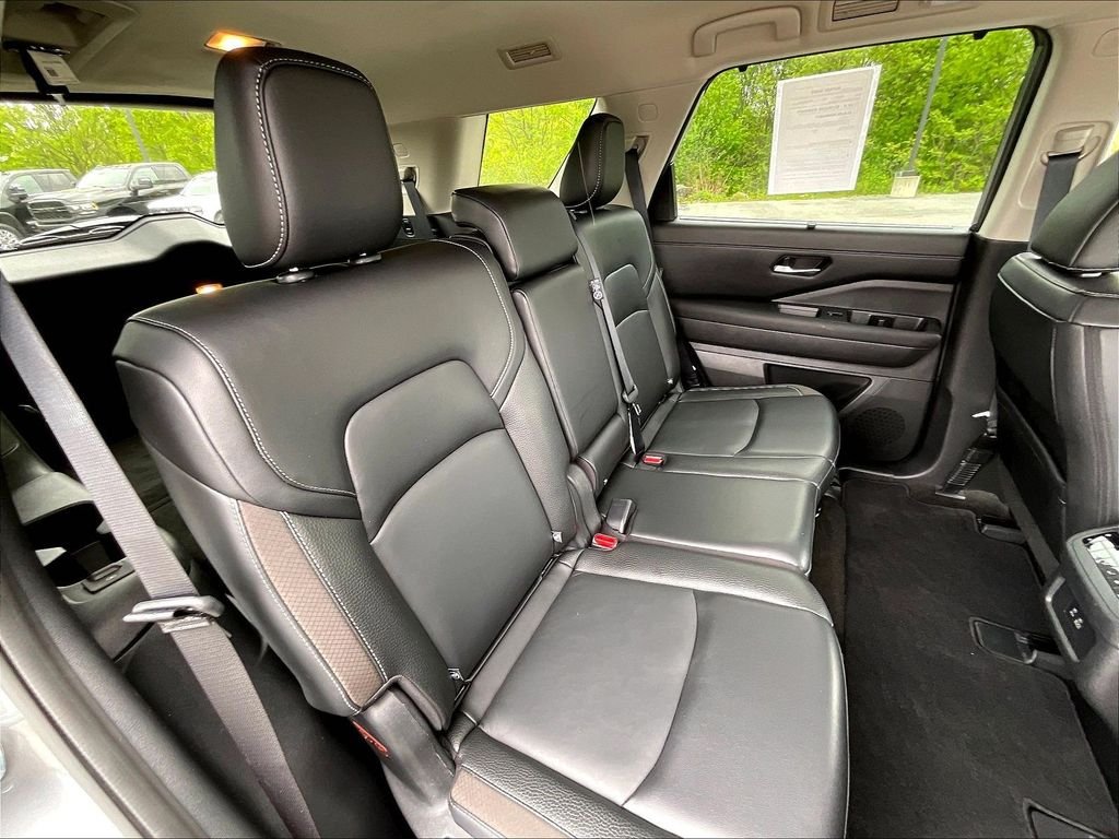 Used 2024 Gun Metallic/Super Black Nissan SL image 15