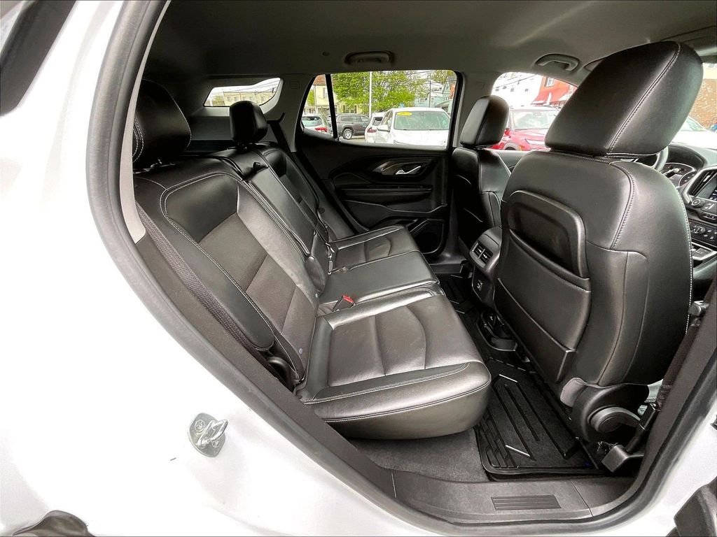 Used 2022 White GMC SLT image 16