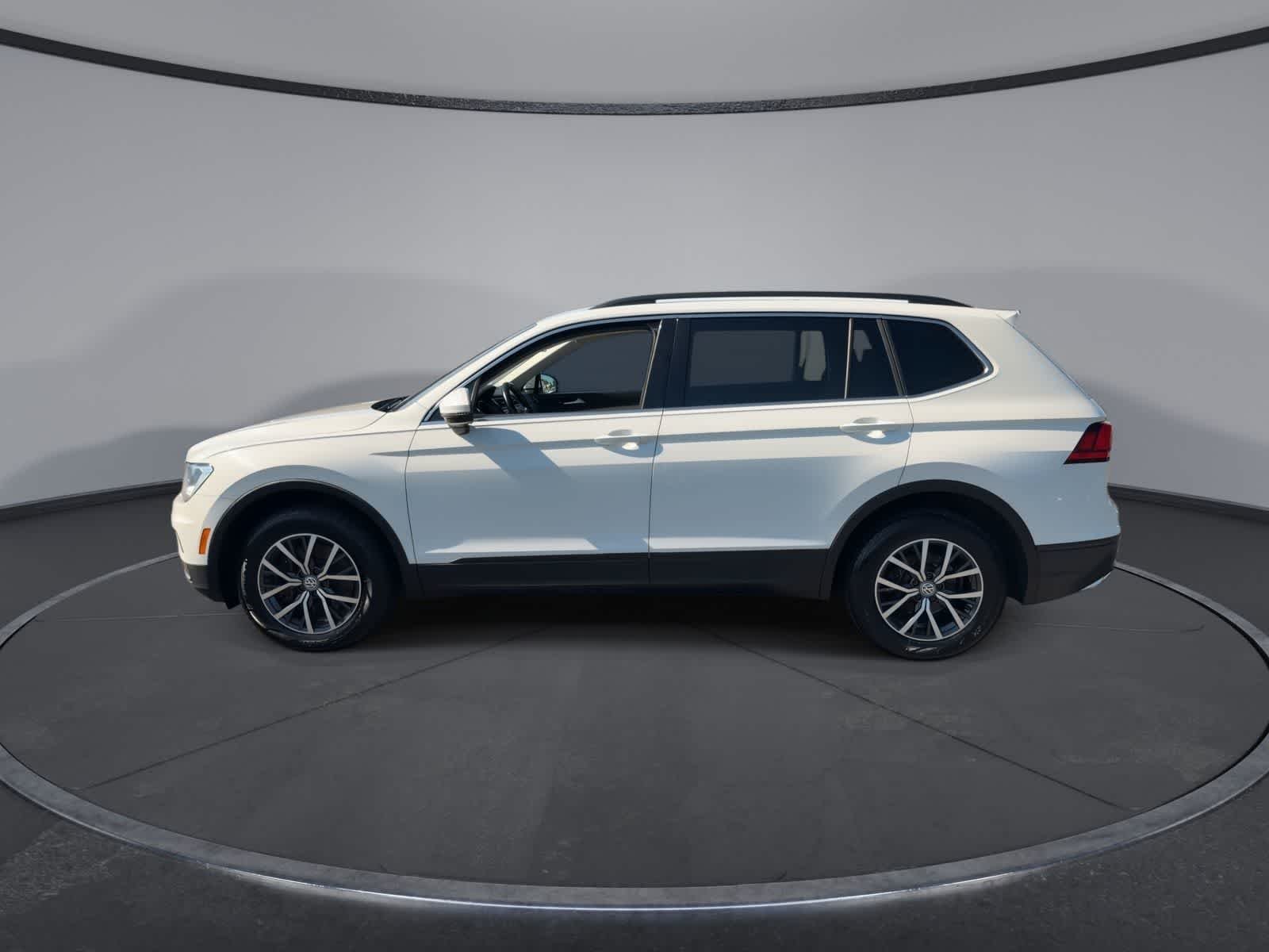 Used 2019 Pure White Volkswagen SE image 5