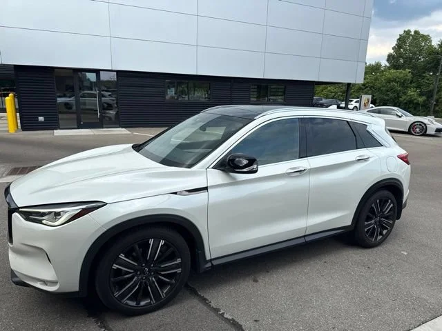Used 2021 Majestic White INFINITI LUXE image 5