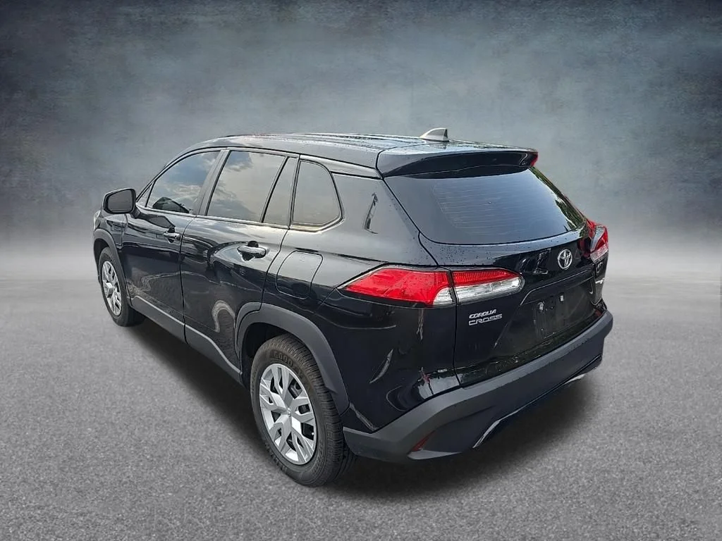Used 2022 Black Toyota L image 5