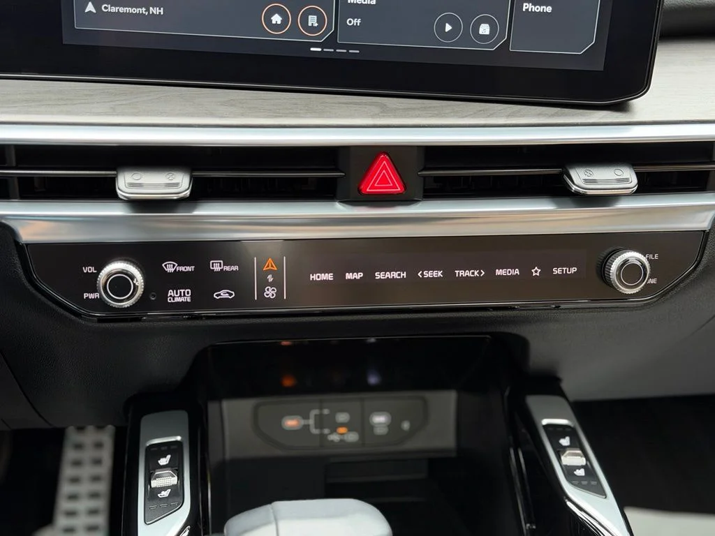 Used 2025 Black Kia X-Line SX Prestige image 21