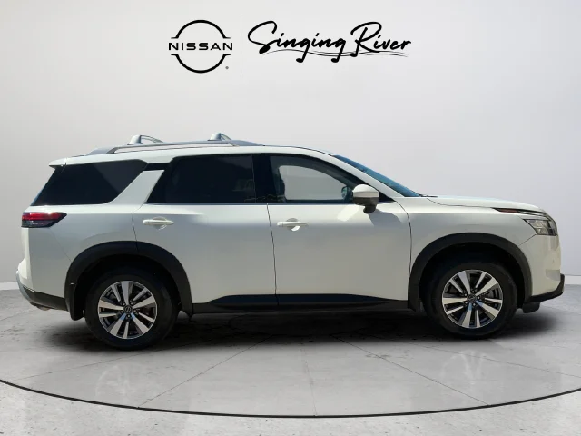 Used 2022 White Nissan SL image 8