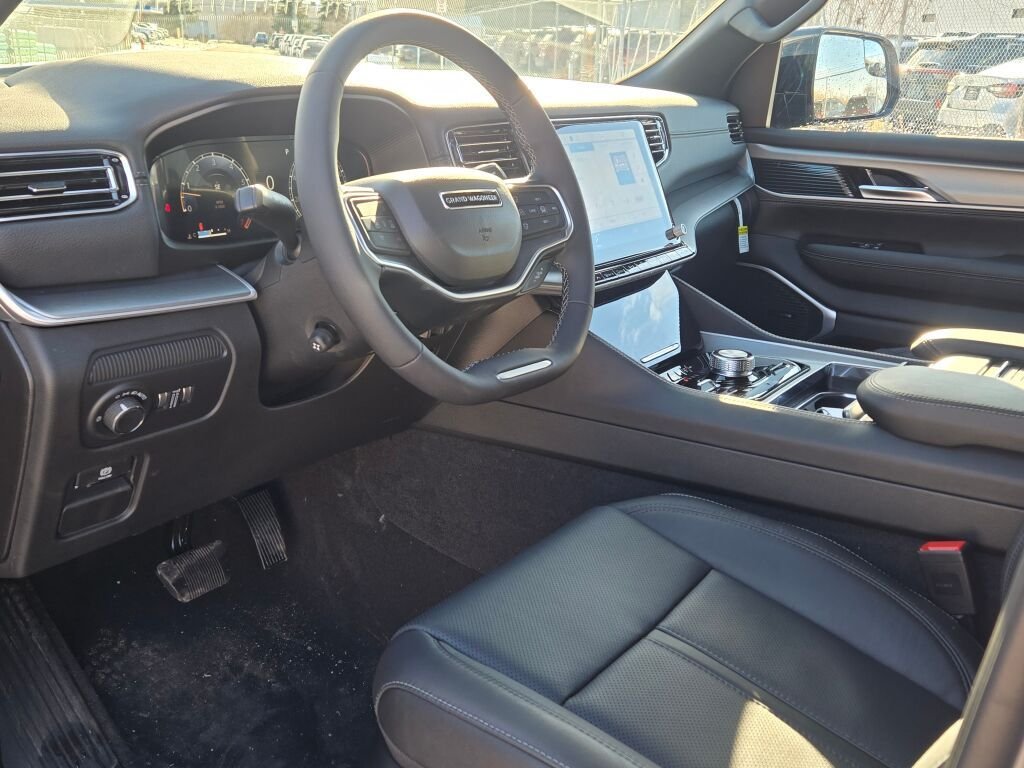 New 2026 Silver-Zynith Exterior Paint Jeep Limited Altitude image 24