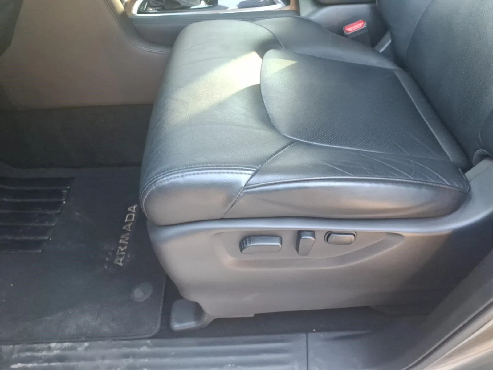 Used 2022 Gray Nissan SL image 17