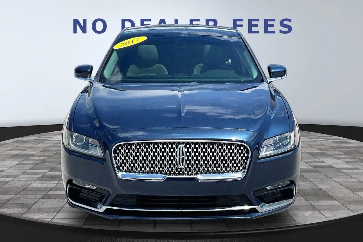 Used 2017 Blue Lincoln Select image 2