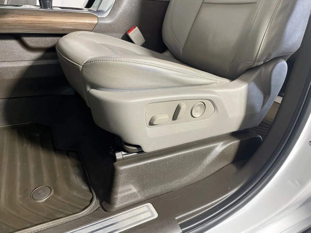 Used 2024 Summit White Chevrolet LT image 12