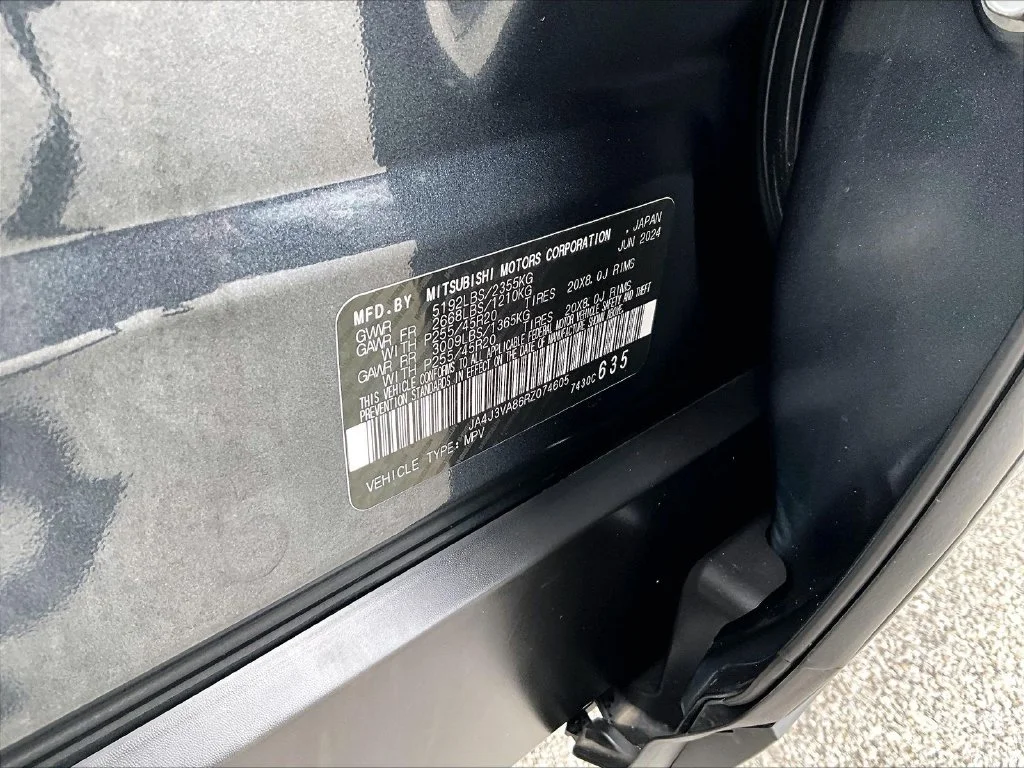 Used 2024 Gray Mitsubishi SE image 33