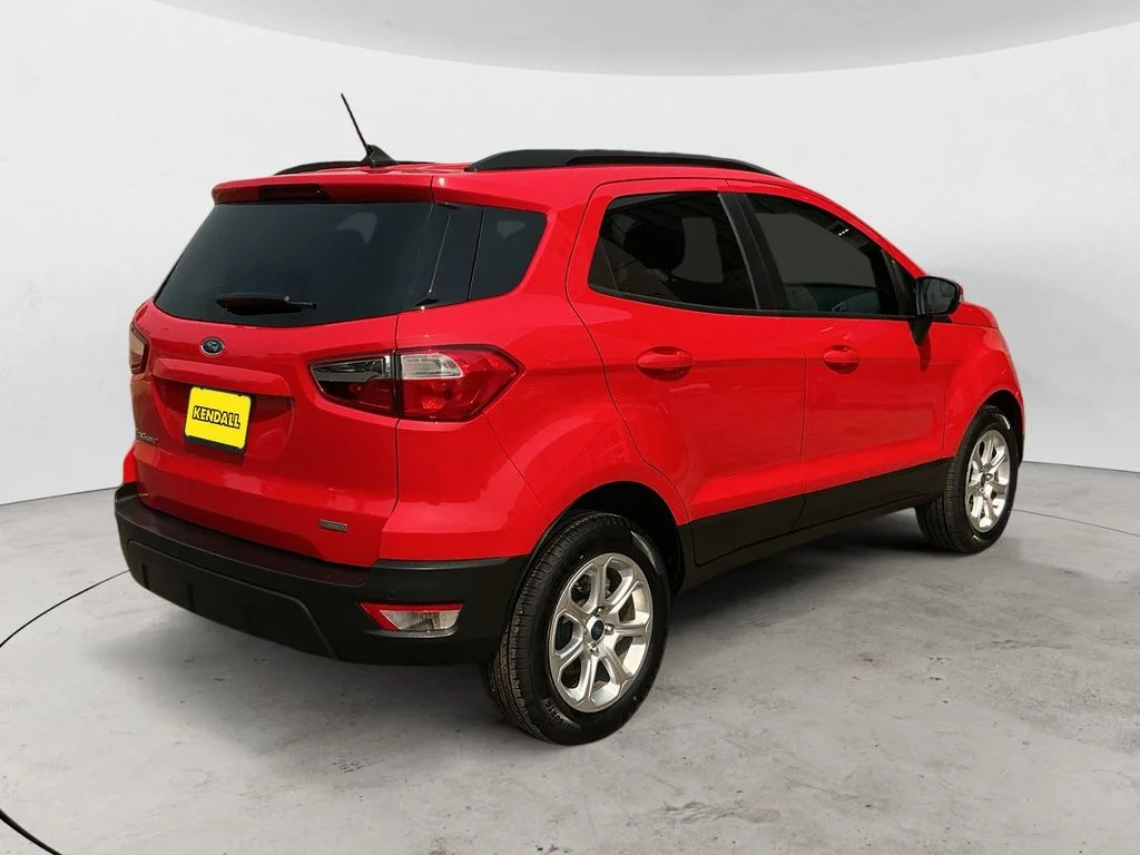 Used 2020 Red Ford SE image 5
