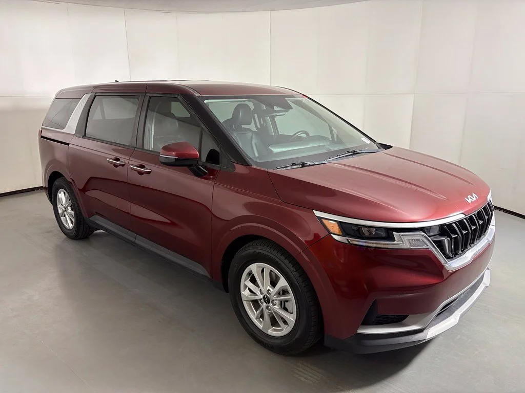 Used 2022 Red Kia LXS image 2