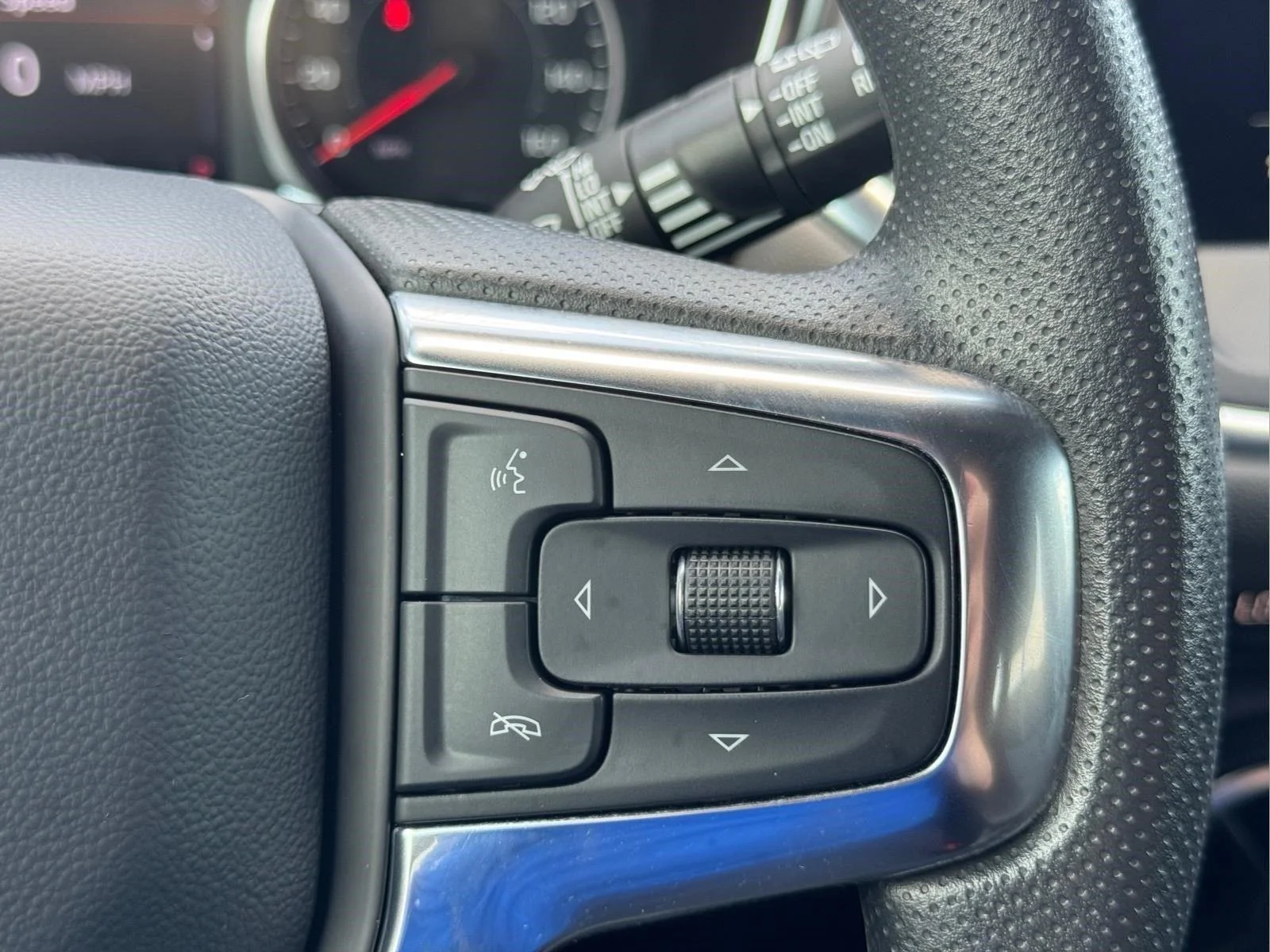 Used 2025 Sterling Gray Metallic Chevrolet LT image 21