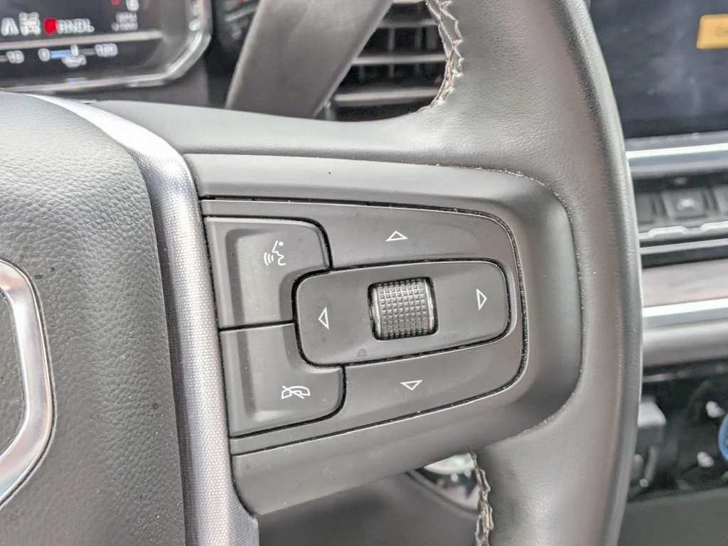 Used 2025 Black GMC SLT image 17