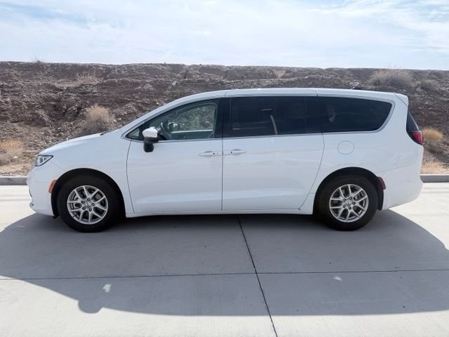 Used 2023 White Chrysler Touring L image 5