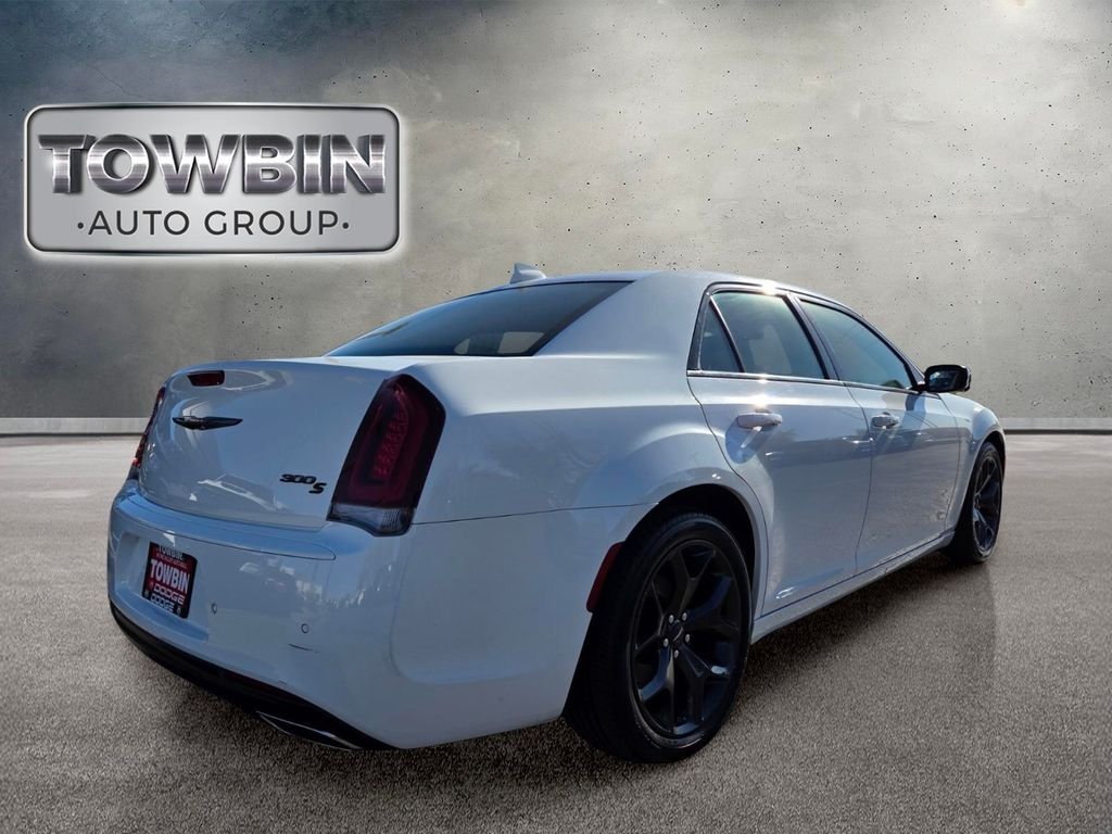 Used 2023 White Chrysler S image 4