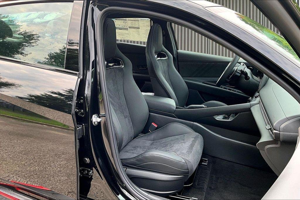 New 2026 Abyss Black Hyundai Base image 9