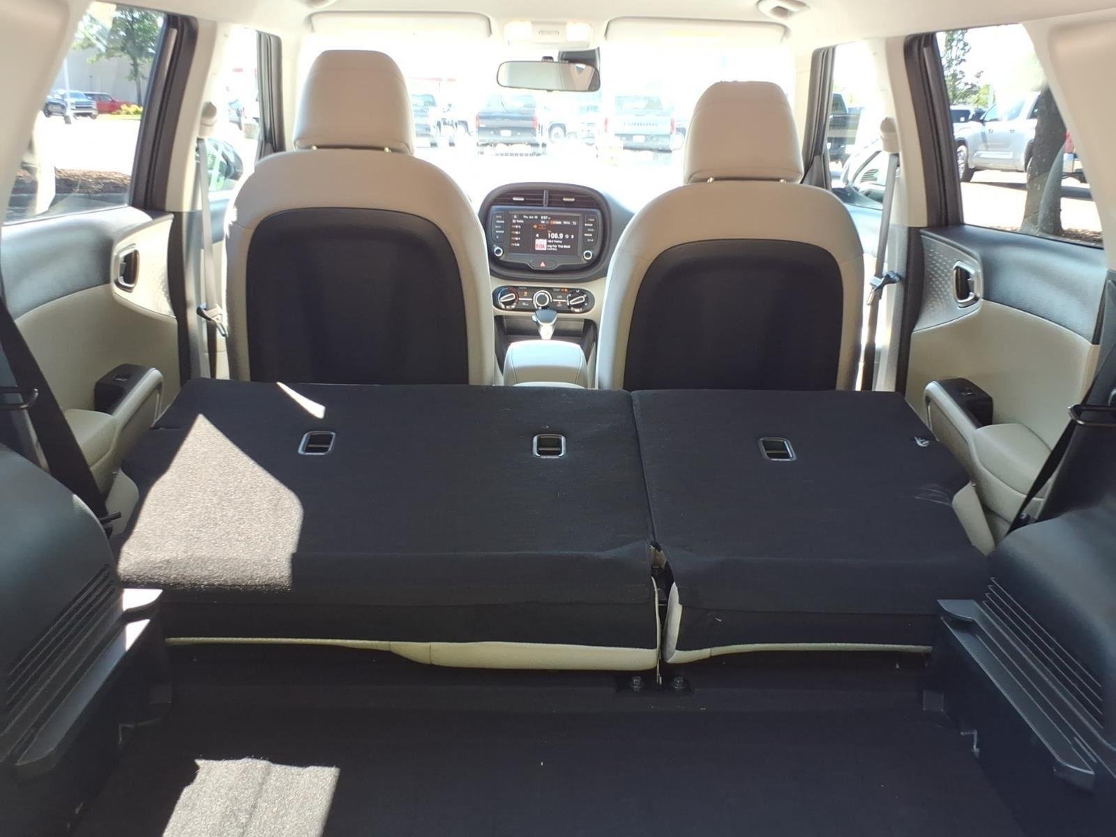 Used 2025  KIA  image 28