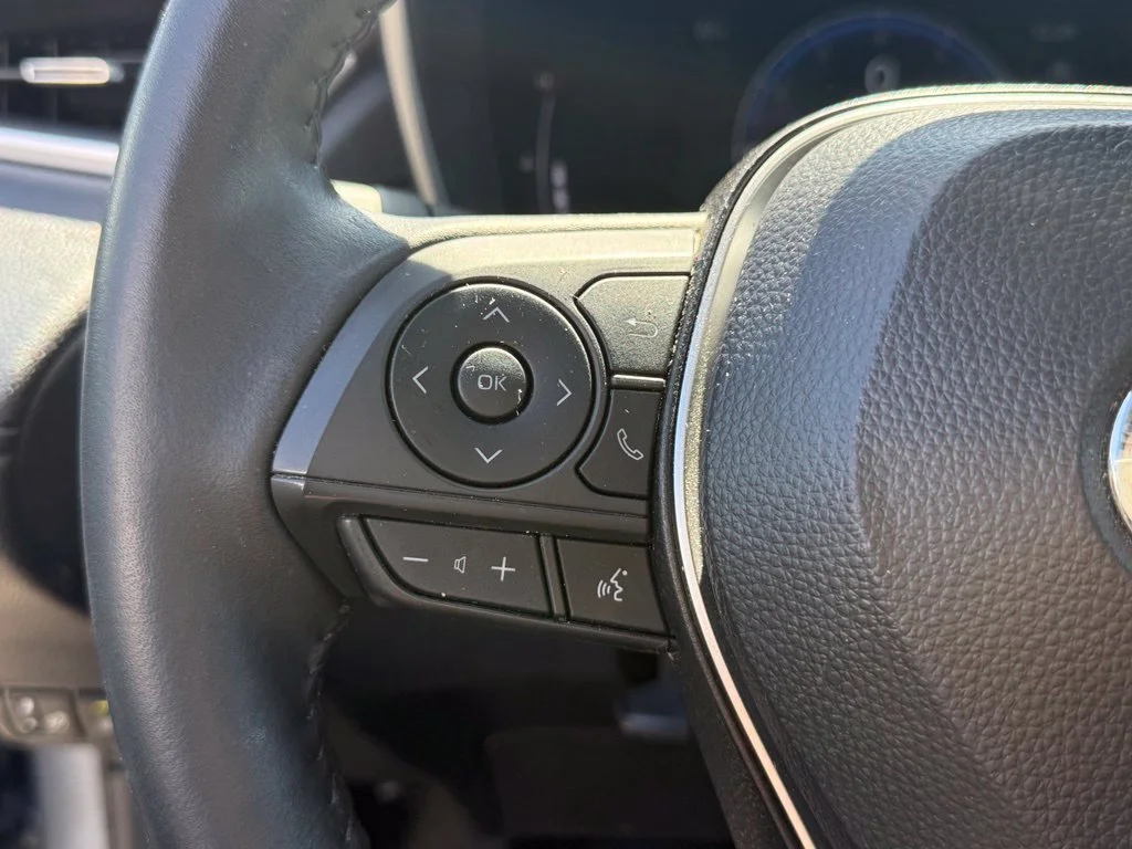 Used 2025  Toyota XLE image 7